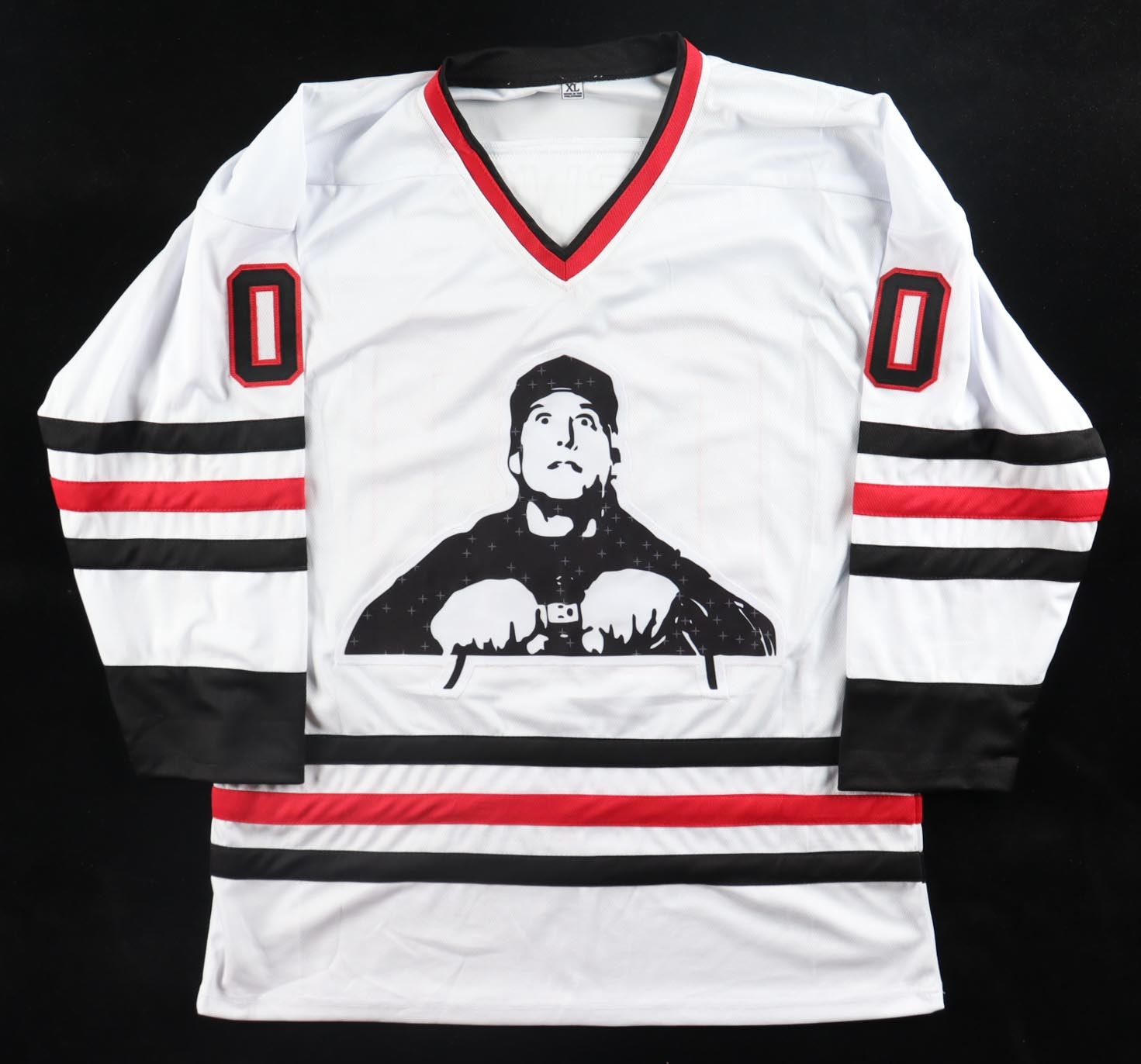 Chevy Chase Signed Jersey (Beckett) "National Lampoon's Christmas Vacation" - Chicago Blackhawks Jersey